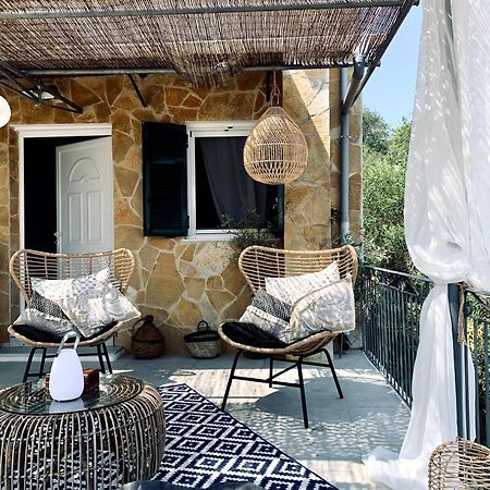 Villa Aspros - traditionell, ruhig und strandnah Liapades Exteriör bild