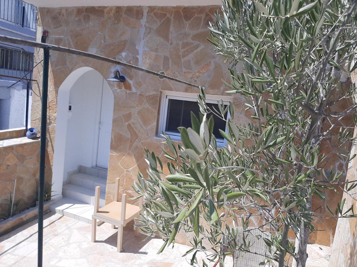 Villa Aspros - traditionell, ruhig und strandnah Liapades Exteriör bild