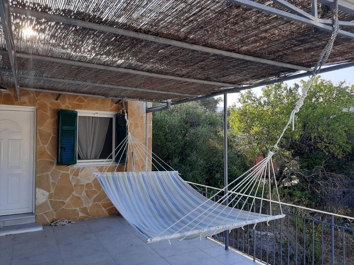 Villa Aspros - traditionell, ruhig und strandnah Liapades Exteriör bild