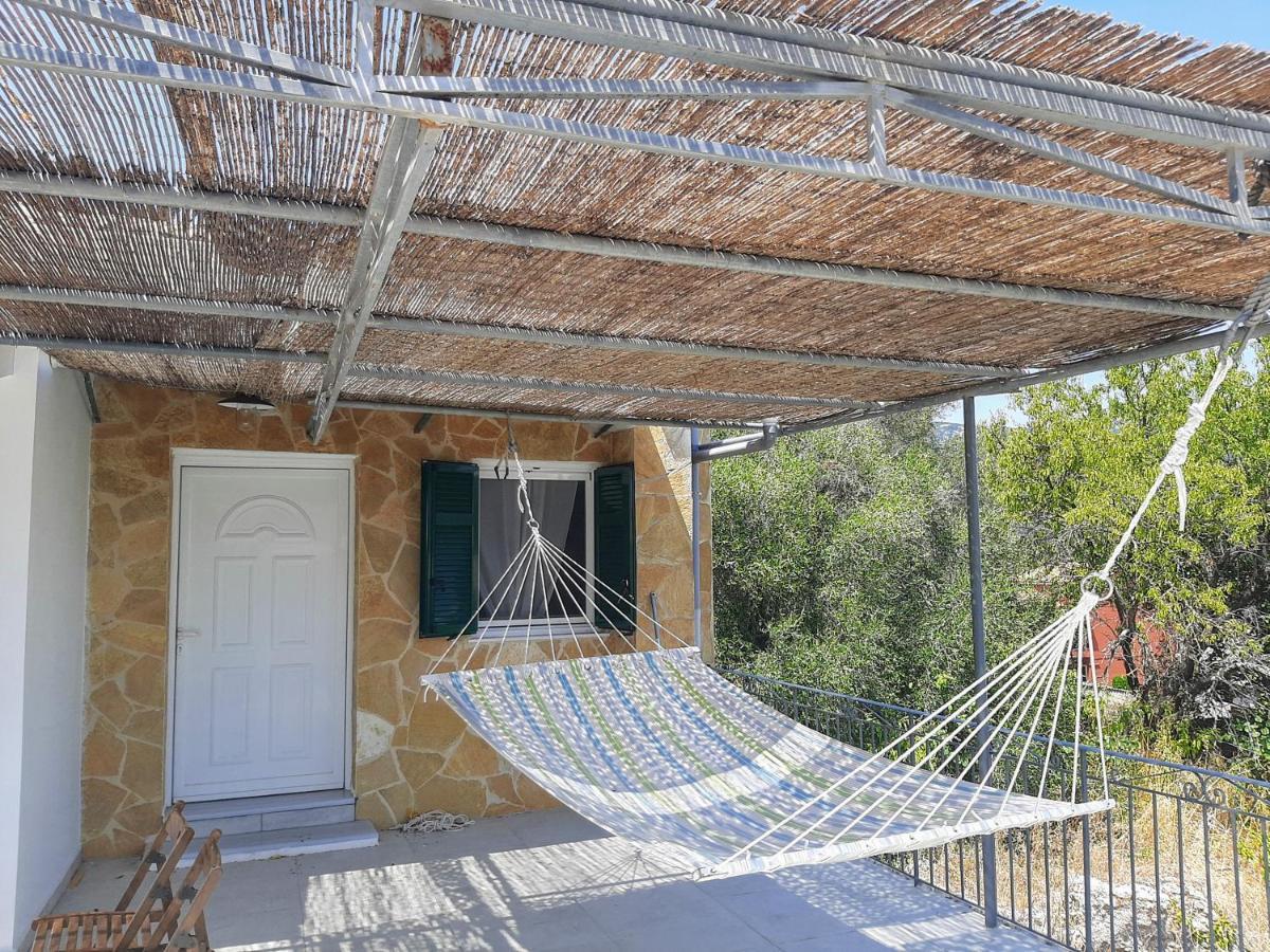 Villa Aspros - traditionell, ruhig und strandnah Liapades Exteriör bild